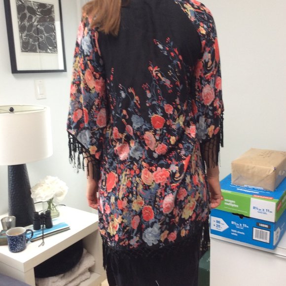 Boho Wrap with Raglan Sleeves - Picture 2 of 3